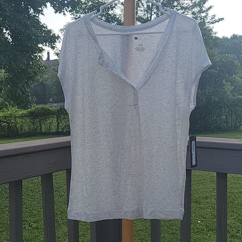 Stylus light split gray v-neck shirt size L NWT